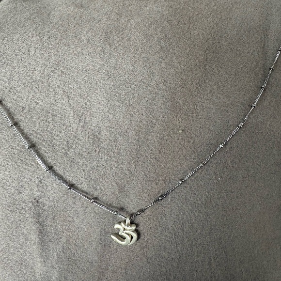Satya Sterling Silver OM necklace - Picture 3 of 6